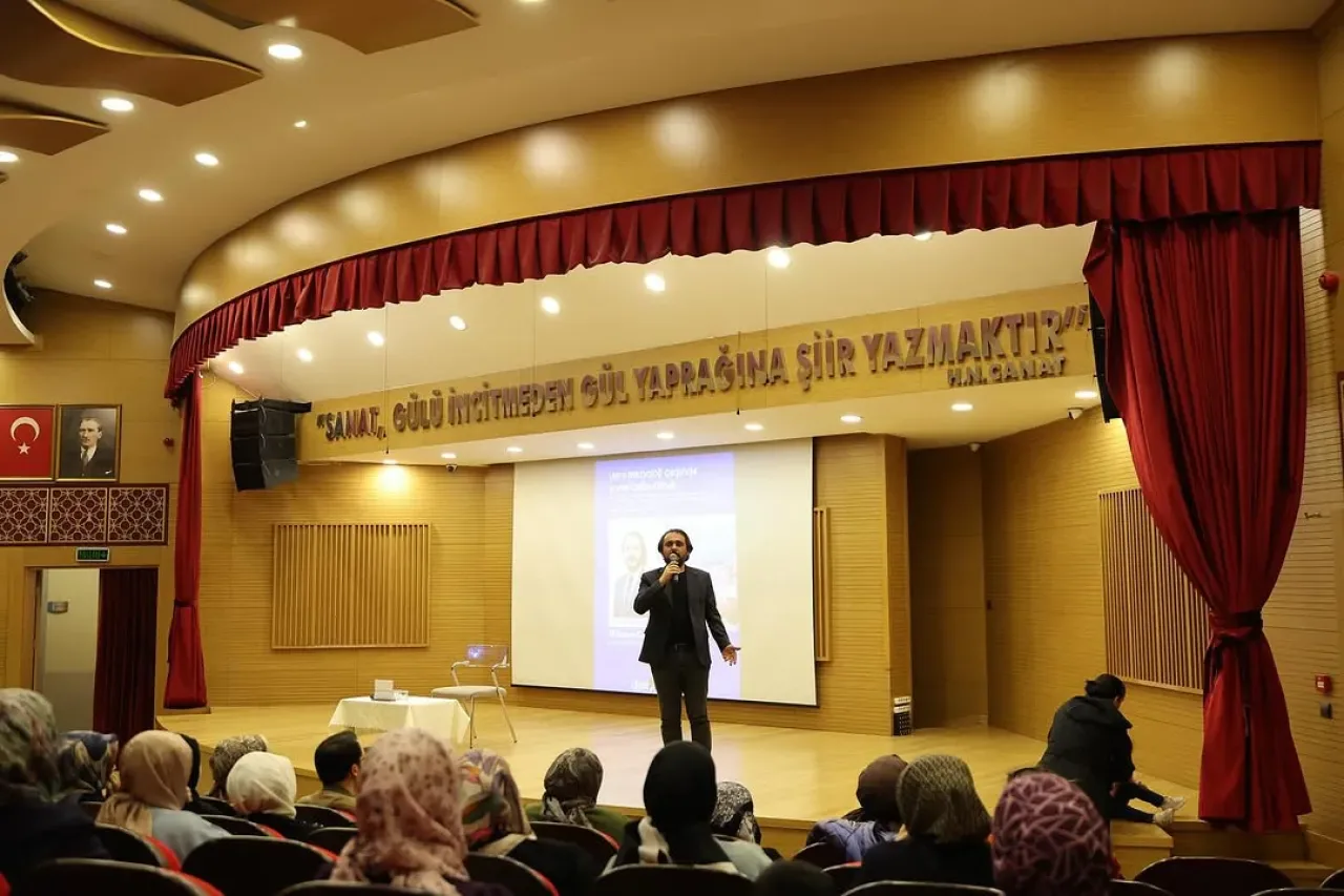 Bağcılar'da Aileler Teknoloji Çağında Çocuk Yetiştirme Konusunda Bilinçlendi Bağcılar'da Aileler Teknoloji Çağında Çocuk Yetiştirme Konusunda Bilinçlendi