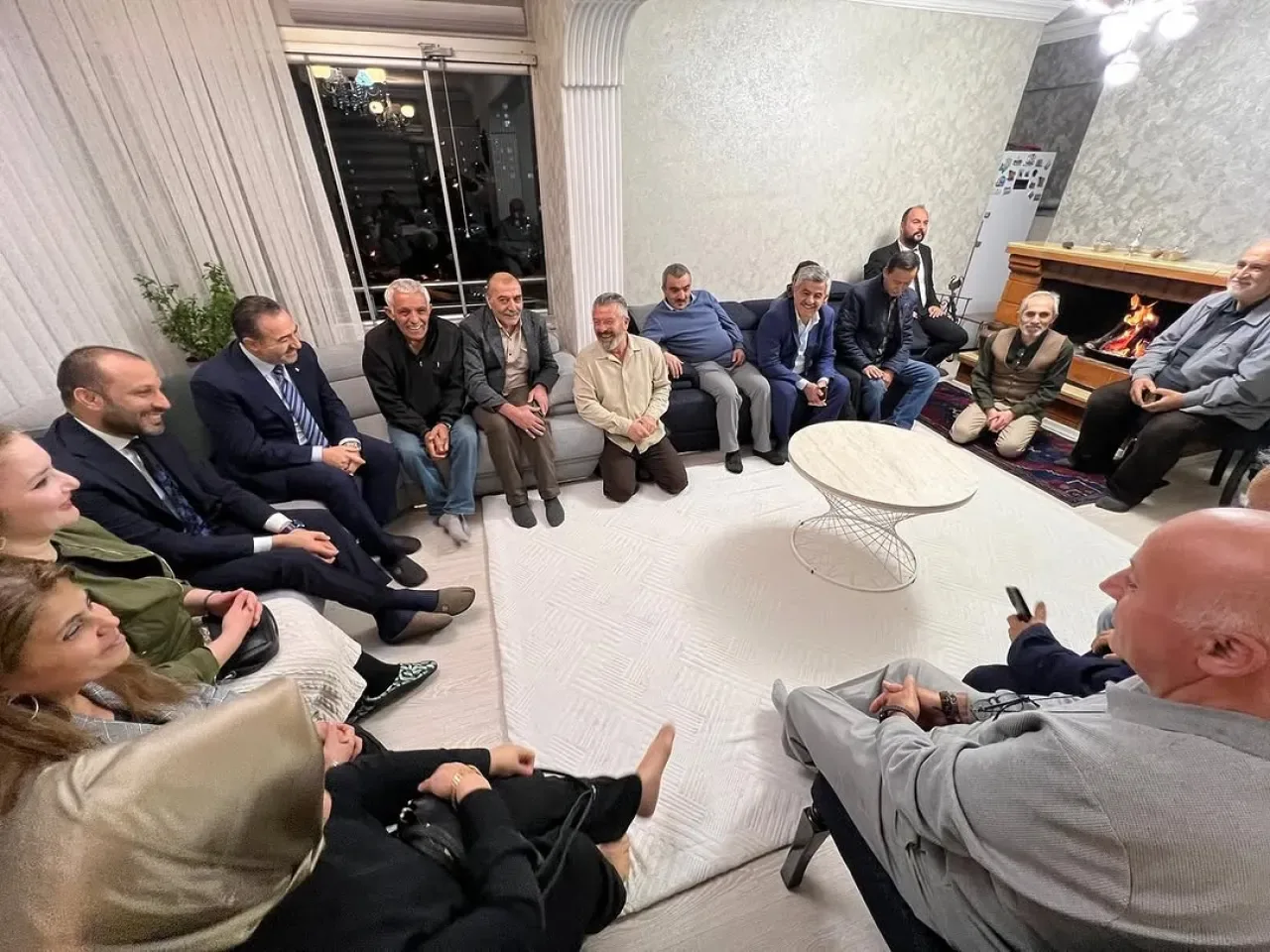MHP Yenimahalle'de Vatandaş Ziyareti Gerçekleştirdi MHP Yenimahalle'de Vatandaş Ziyareti Gerçekleştirdi