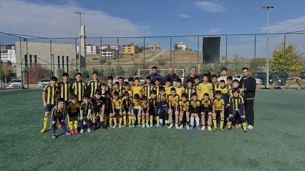 Akyurt'ta MKE Ankaragücü Futbol Okulu Açıldı Akyurt'ta MKE Ankaragücü Futbol Okulu Açıldı