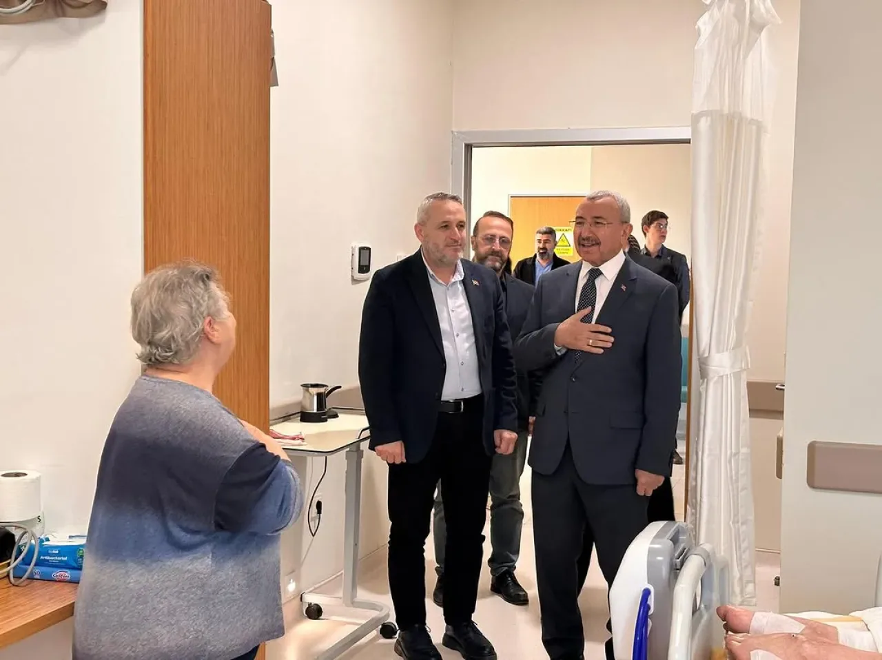 AK Partili İsmail Erdem'den Şile Devlet Hastanesi'ne Ziyaret AK Partili İsmail Erdem'den Şile Devlet Hastanesi'ne Ziyaret