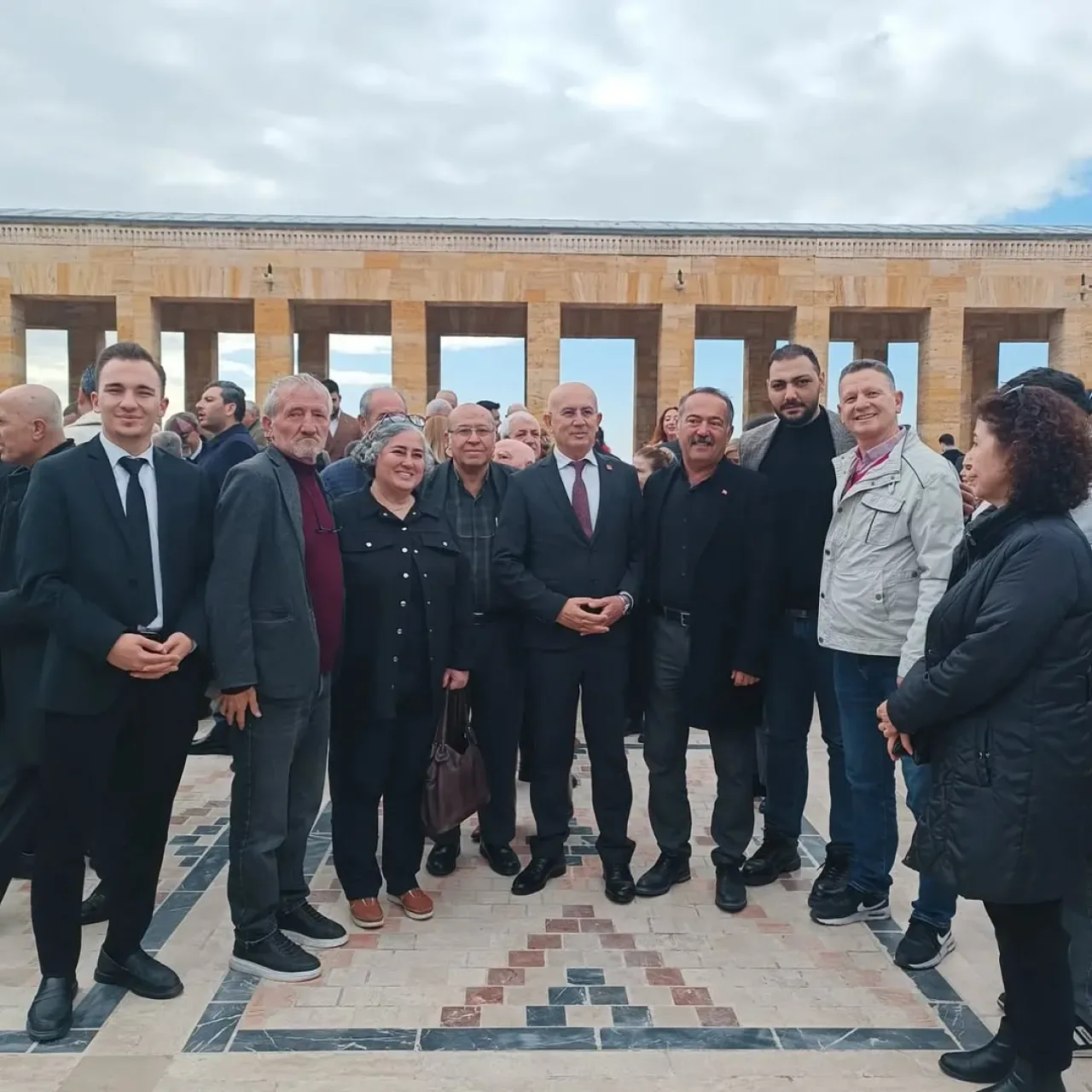 Ayaş CHP'li Yöneticiler Anıtkabir'de Atatürk'e Bağlılık Yemini Etti Ayaş CHP'li Yöneticiler Anıtkabir'de Atatürk'e Bağlılık Yemini Etti