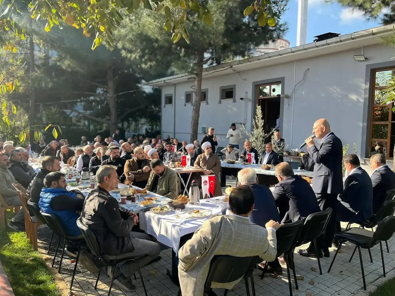 AK Partili Süleyman Soylu'dan Kocasinan Sanayi Sitesi Ziyareti AK Partili Süleyman Soylu'dan Kocasinan Sanayi Sitesi Ziyareti