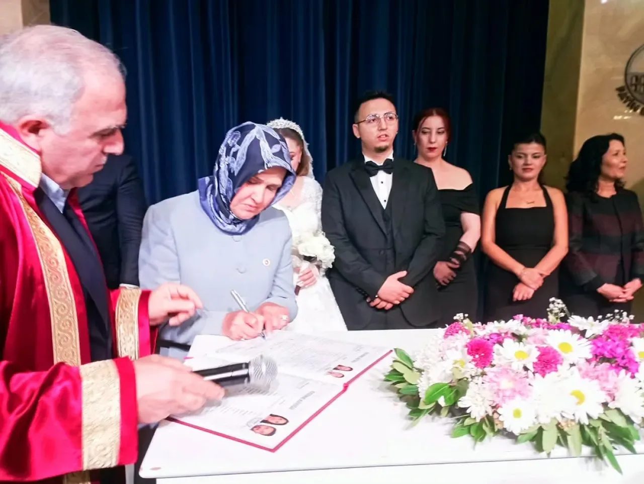 AK Partili Faruk Gökkuş'un Oğlu Ahmet ile Eda'nın Nikah Töreni AK Partili Faruk Gökkuş'un Oğlu Ahmet ile Eda'nın Nikah Töreni
