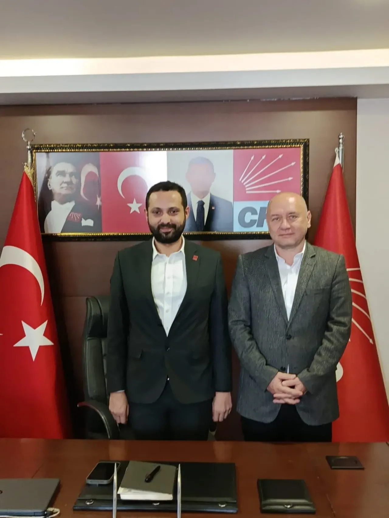 CHP'li İsimler Sancaktepe İlçe Başkanlığı'nı Ziyaret Etti CHP'li İsimler Sancaktepe İlçe Başkanlığı'nı Ziyaret Etti