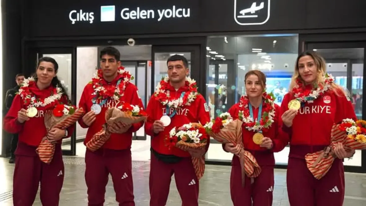 Muaythai Milli Takımı, İslami Dayanışma Oyunları'ndaki Başarısıyla Türkiye'ye Döndü Muaythai Milli Takımı, İslami Dayanışma Oyunları'ndaki Başarısıyla Türkiye'ye Döndü