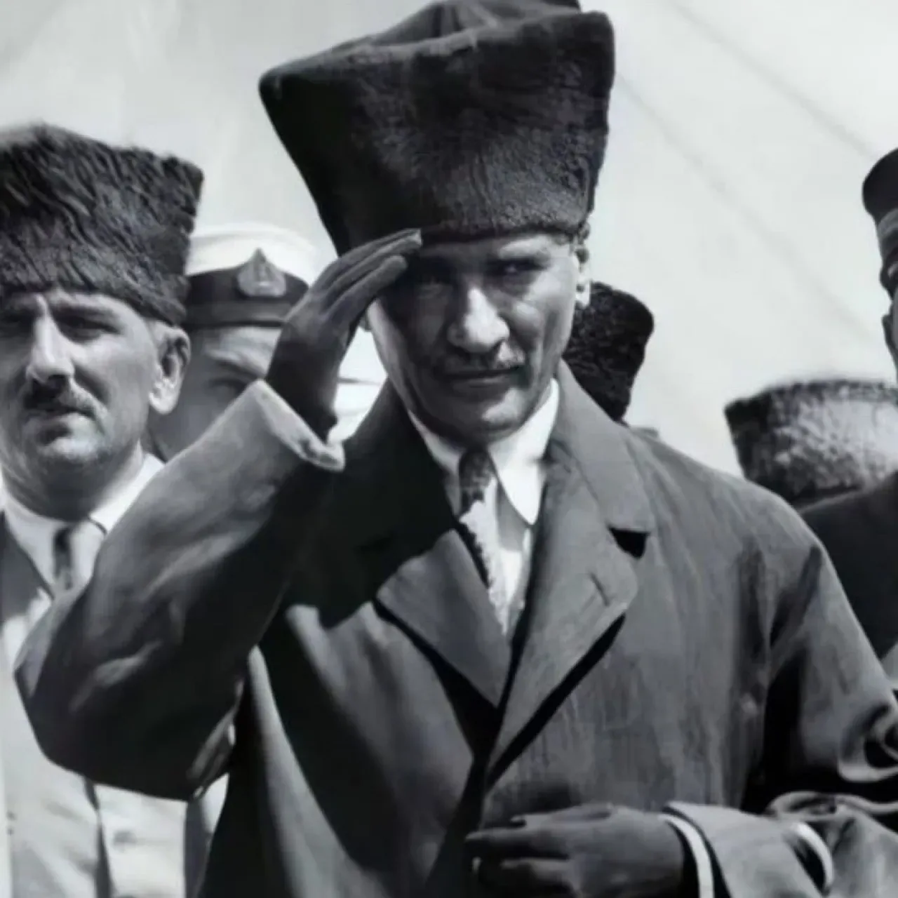 Türkiye'de 20 Sosyal Medya Hesabına Atatürk'e Hakaretten Erişim Engeli Türkiye'de 20 Sosyal Medya Hesabına Atatürk'e Hakaretten Erişim Engeli