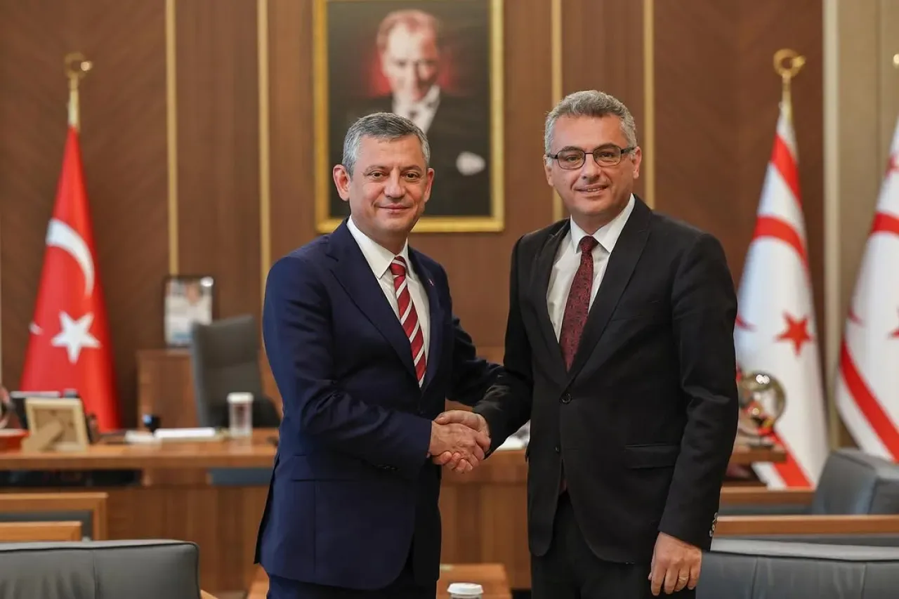 KKTC'nin 42. Kuruluş Yıldönümünde CHP Heyeti Törenlerde ve Cumhurbaşkanı Erhürman ile Görüştü KKTC'nin 42. Kuruluş Yıldönümünde CHP Heyeti Törenlerde ve Cumhurbaşkanı Erhürman ile Görüştü