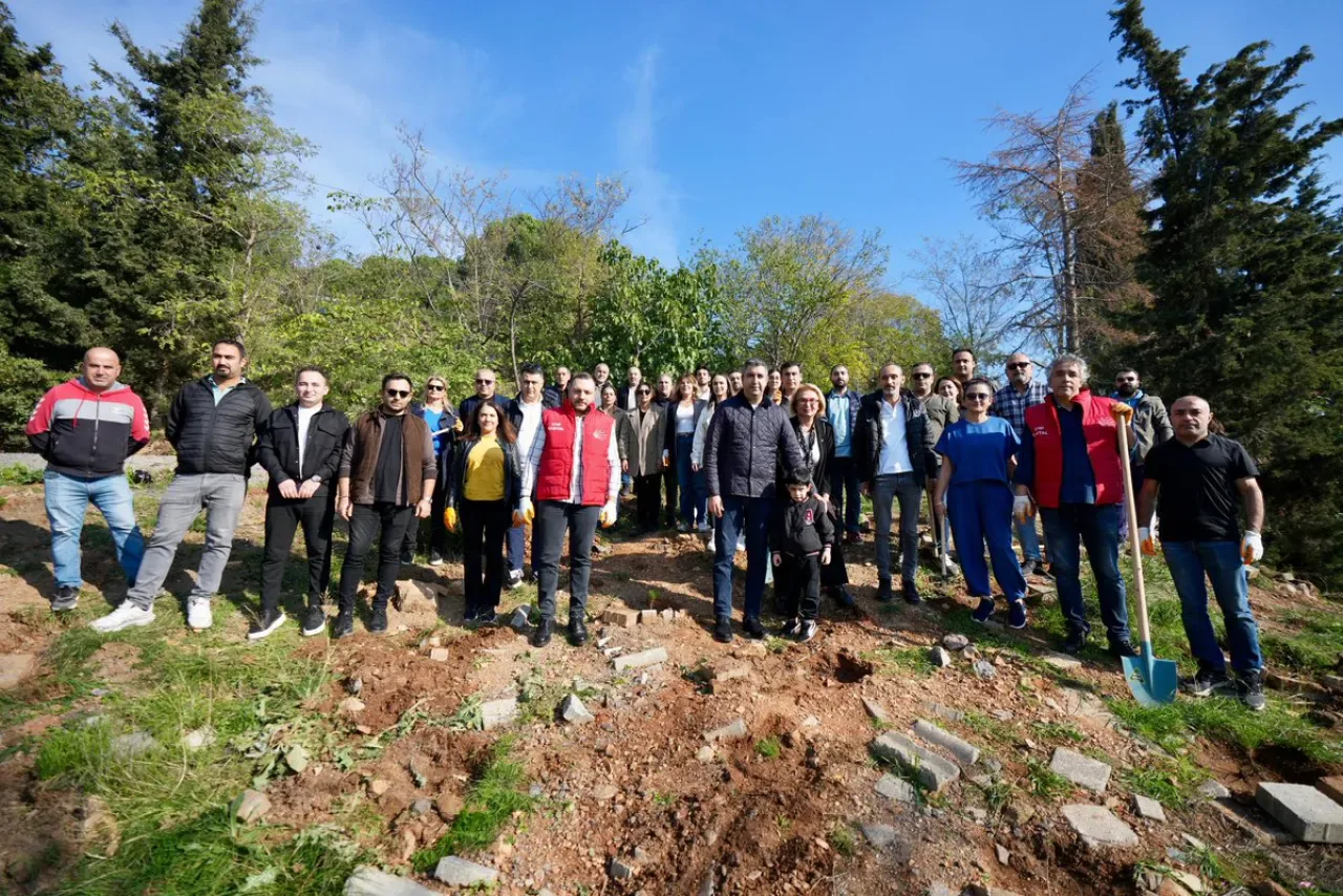 Kartal'da Geleceğe Nefes Olmak İçin Fideler Toprakla Buluştu Kartal'da Geleceğe Nefes Olmak İçin Fideler Toprakla Buluştu