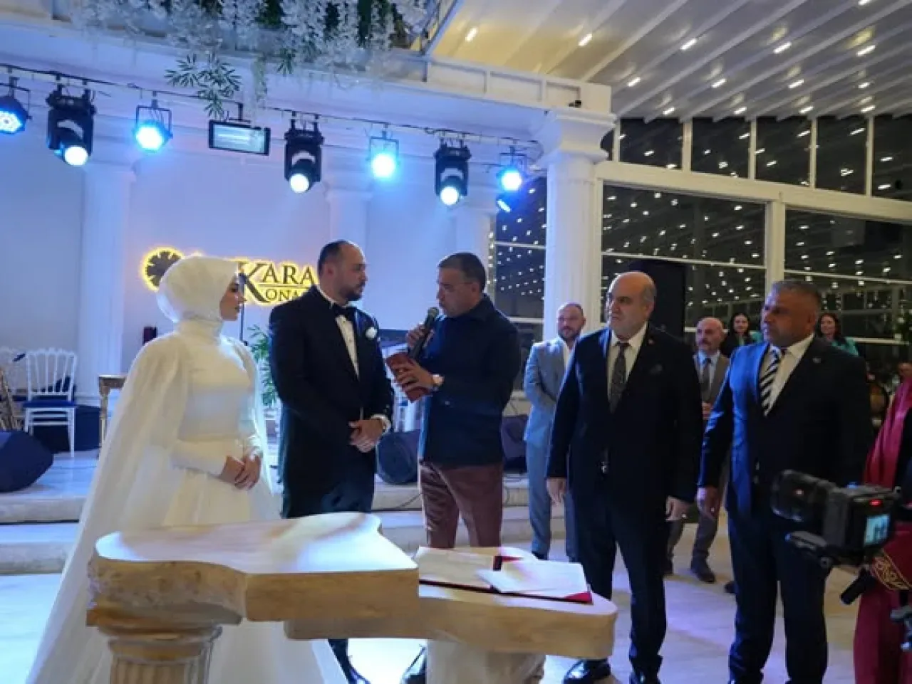 Milliyetçi Hareket Partisi Ankara İl Yöneticilerinden Düğün Törenine Anlamlı Katılım Milliyetçi Hareket Partisi Ankara İl Yöneticilerinden Düğün Törenine Anlamlı Katılım