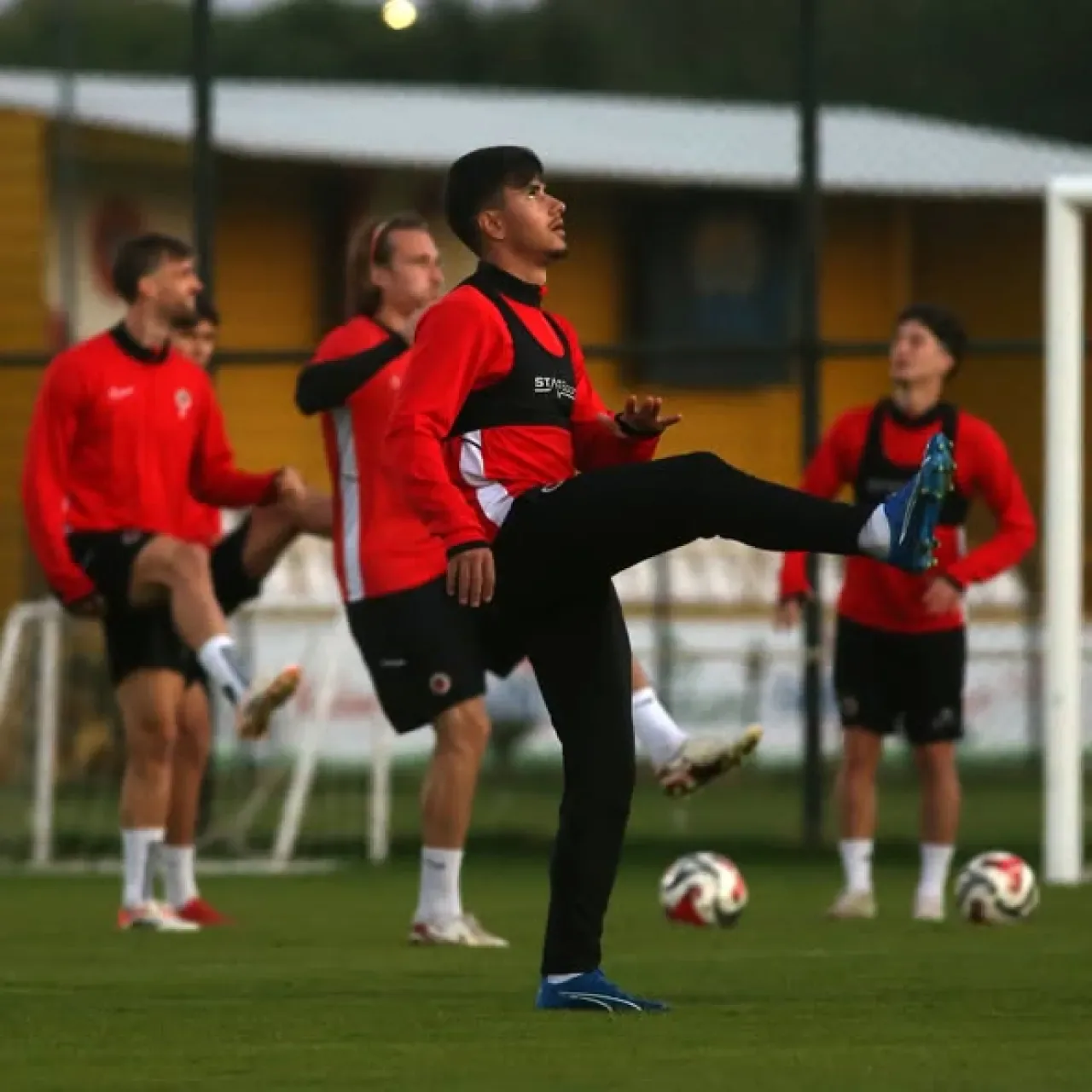 Gençlerbirliği, Antalya Kampında Antalyaspor ile Hazırlık Maçına Çıkıyor Gençlerbirliği, Antalya Kampında Antalyaspor ile Hazırlık Maçına Çıkıyor