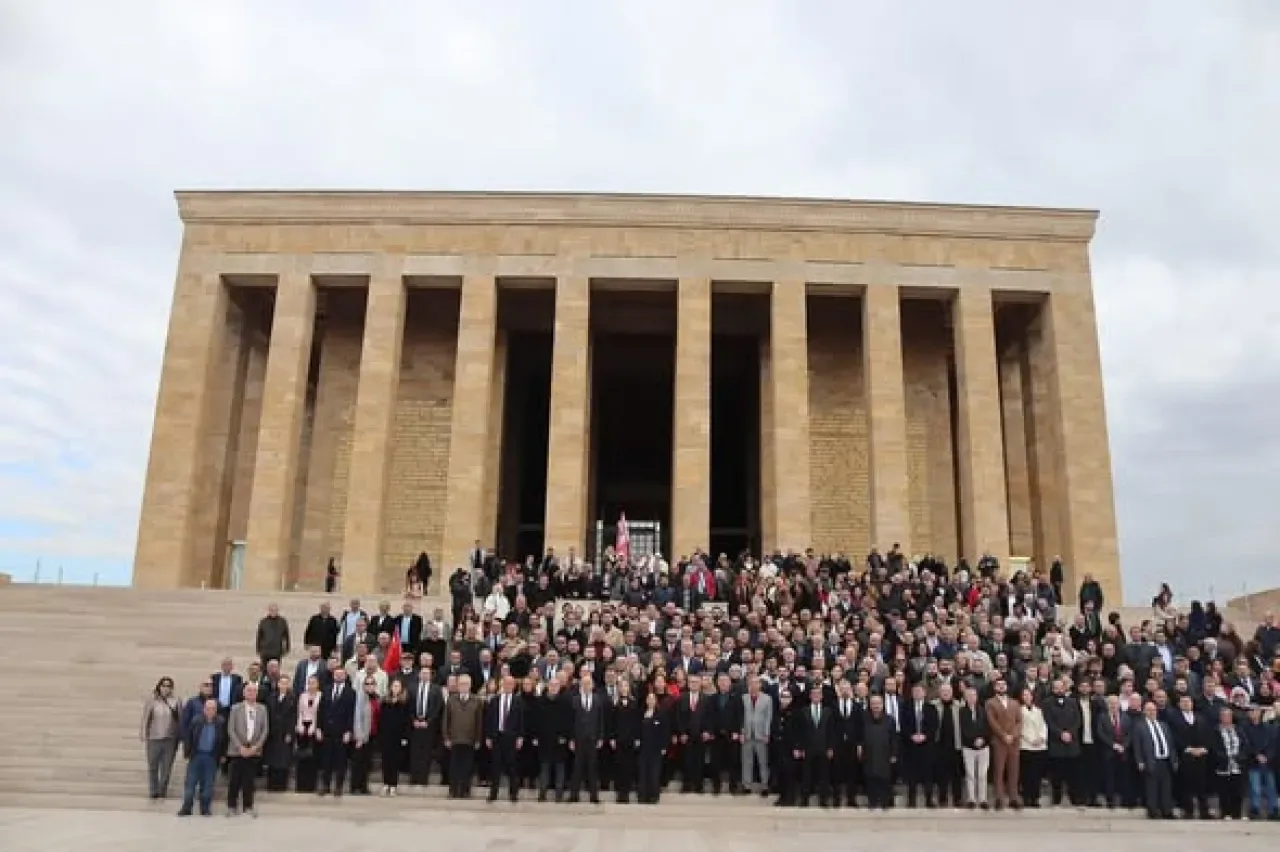 CHP Etimesgut İlçe Teşkilatı Atatürk'ü Anıt Kabir'de Andı CHP Etimesgut İlçe Teşkilatı Atatürk'ü Anıt Kabir'de Andı