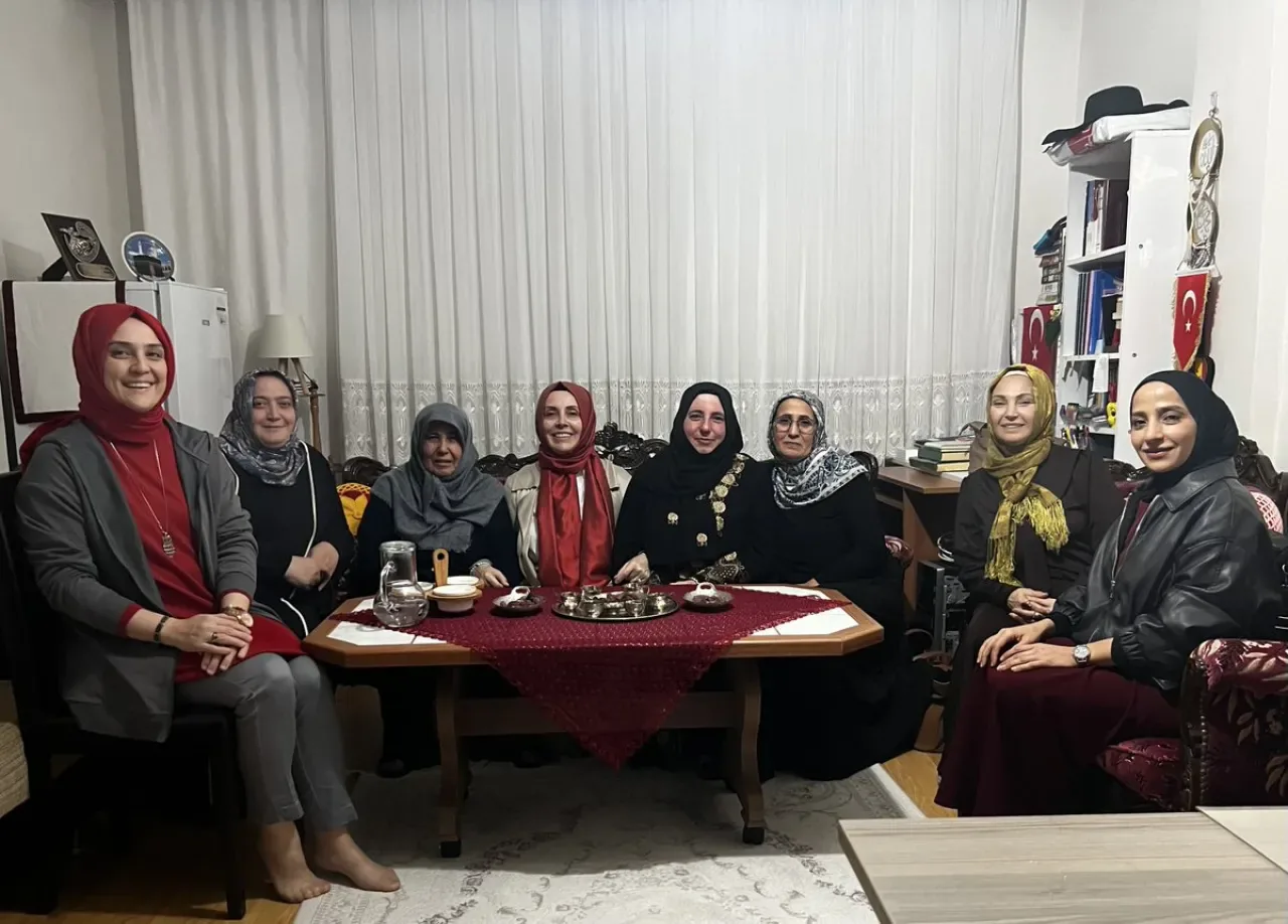 AK Parti Beykoz Kadın Kolları'nda Umre Sevinci ve Yoldaşlık Buluşması AK Parti Beykoz Kadın Kolları'nda Umre Sevinci ve Yoldaşlık Buluşması