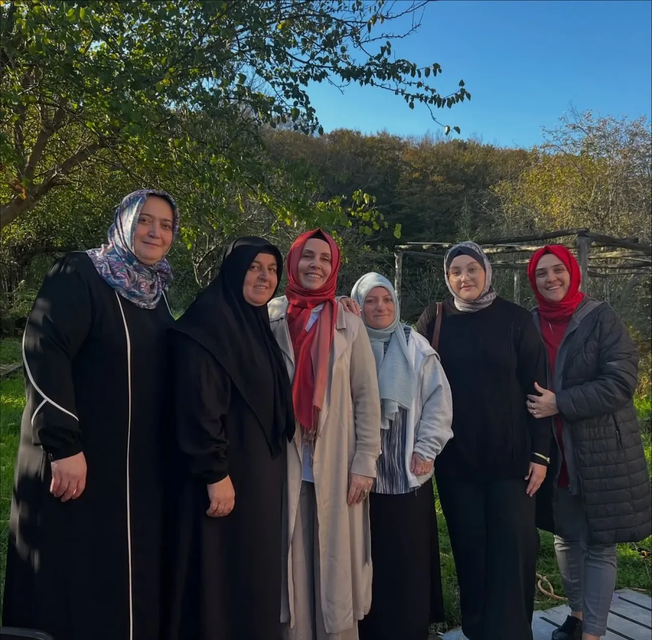 AK Partili Mahalle Başkanı Umre Dönüşü Evinde Ziyaret Edildi AK Partili Mahalle Başkanı Umre Dönüşü Evinde Ziyaret Edildi