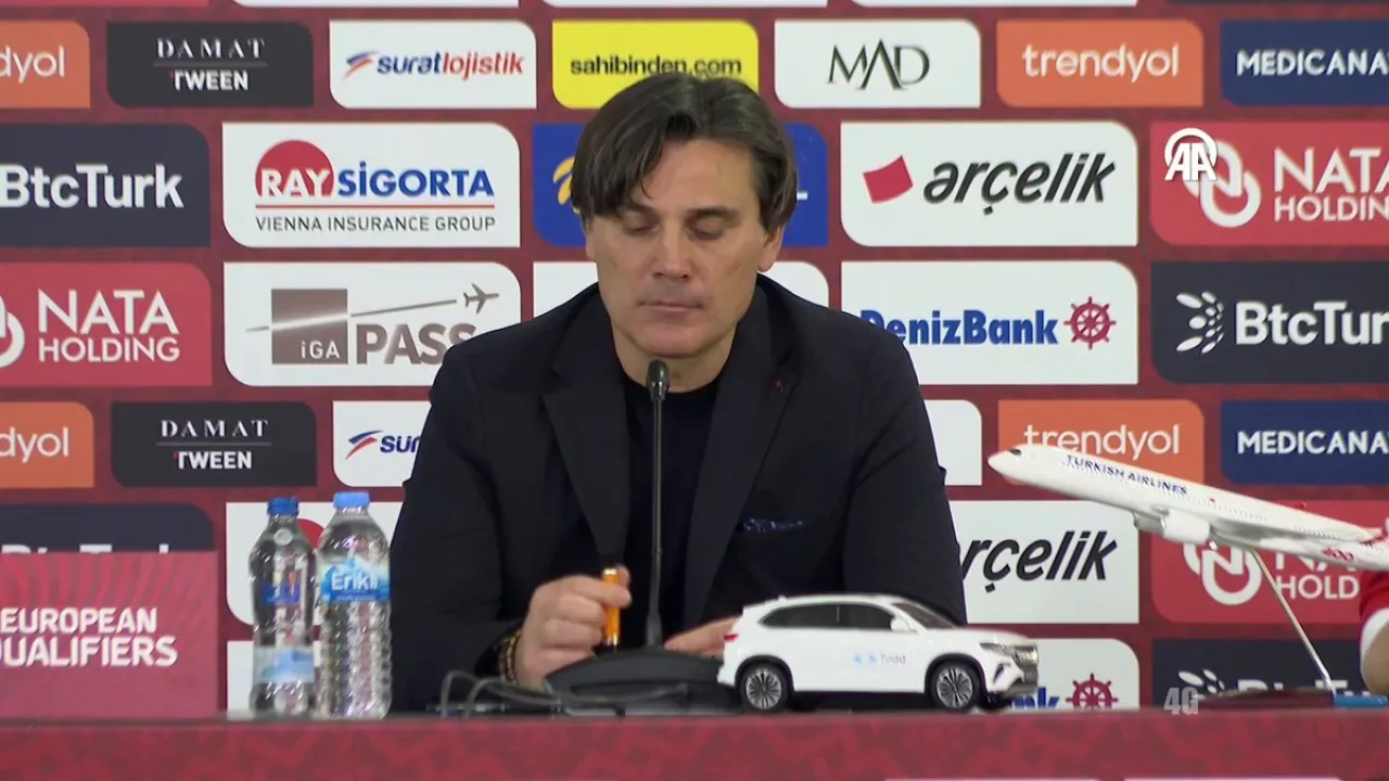 Montella'dan Kerem Aktürkoğlu'na Övgü: "Takımı Ayağa Kaldırıyor" Montella'dan Kerem Aktürkoğlu'na Övgü: "Takımı Ayağa Kaldırıyor"