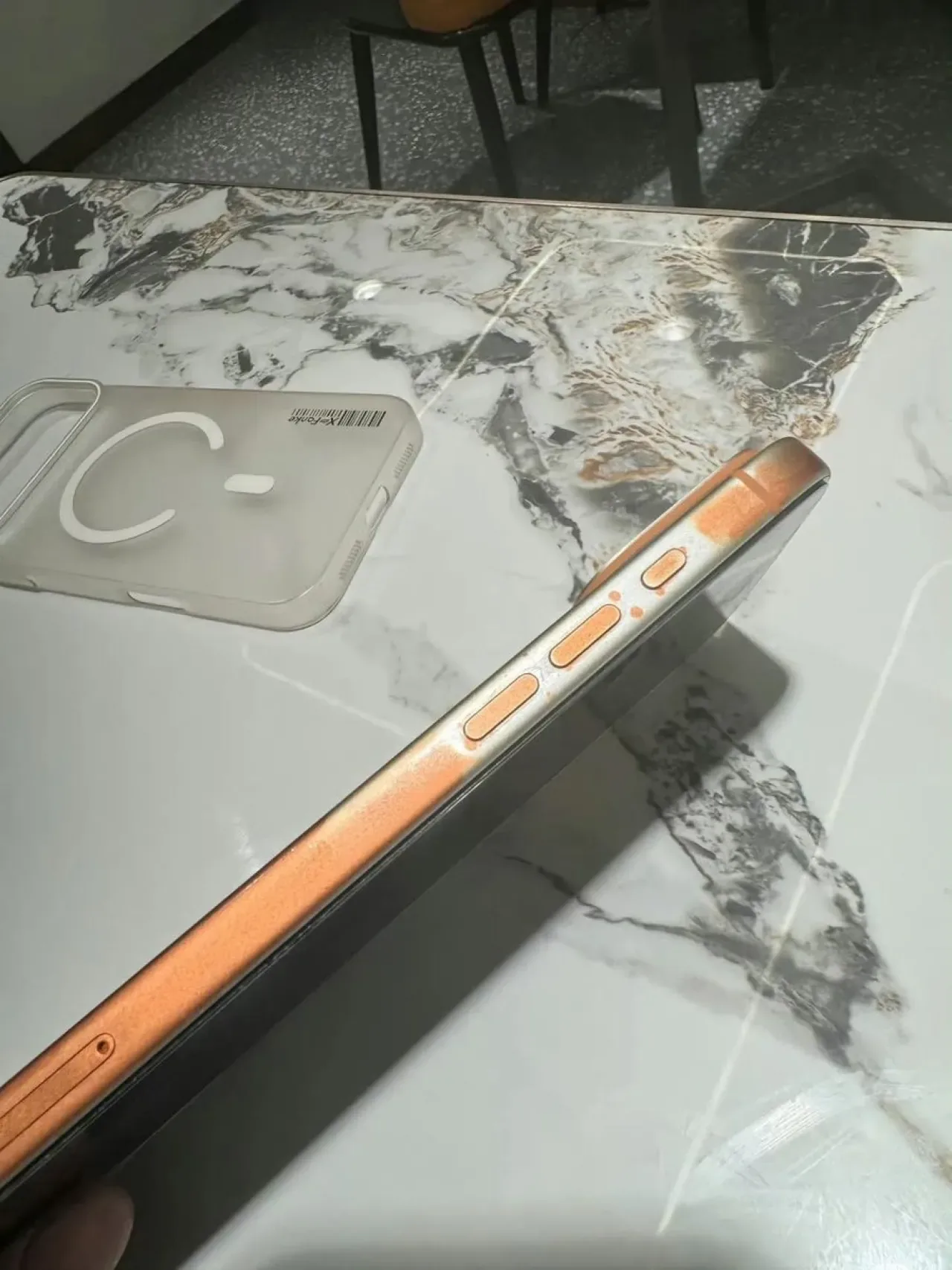iPhone 17 Pro Sahiplerine Kritik Uyarı: Islak Mendil Kullanımı Kozmik Turuncu Renge Zarar Veriyor iPhone 17 Pro Sahiplerine Kritik Uyarı: Islak Mendil Kullanımı Kozmik Turuncu Renge Zarar Veriyor
