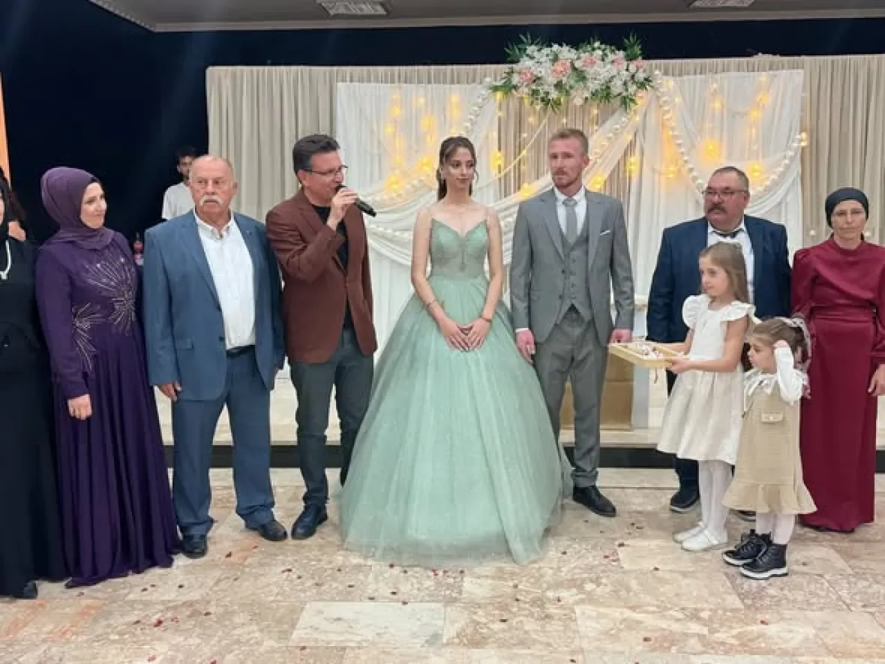 Ak Partili Atay Uslu, Finike'de Düzenlenen Nişan Törenine Katıldı Ak Partili Atay Uslu, Finike'de Düzenlenen Nişan Törenine Katıldı
