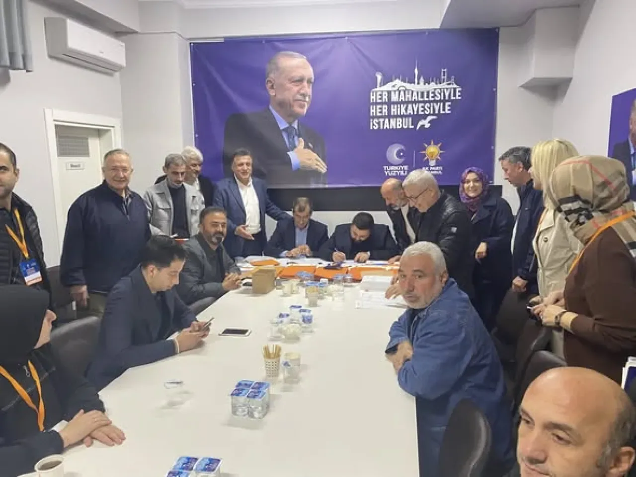 AK Parti Bayrampaşa'da Hane Ziyaretleri ile Üye Çalışması AK Parti Bayrampaşa'da Hane Ziyaretleri ile Üye Çalışması