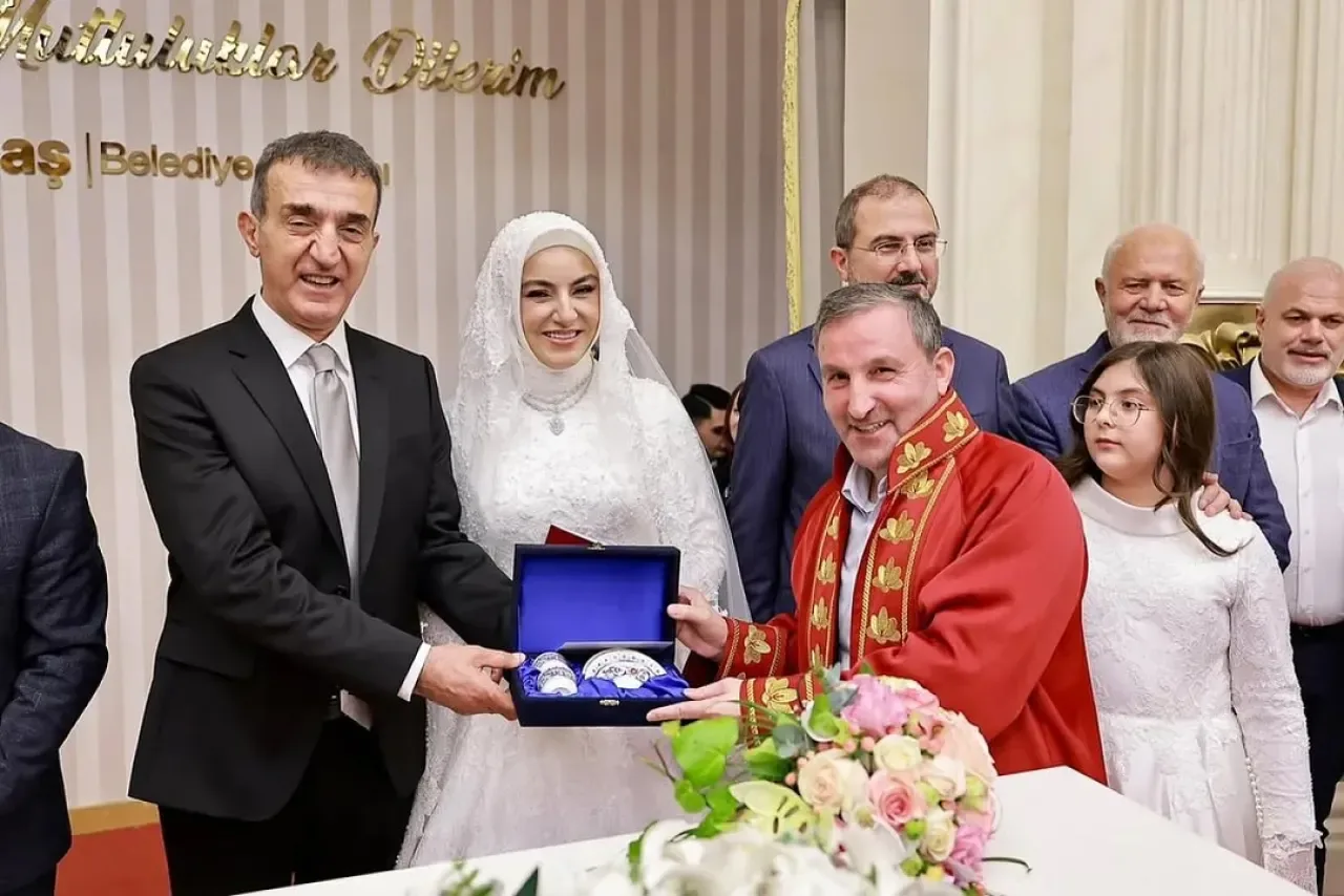 Sultanbeyli'de Nikah Töreni: Çankaya ve Güzel Aileleri Akraba Oldu Sultanbeyli'de Nikah Töreni: Çankaya ve Güzel Aileleri Akraba Oldu