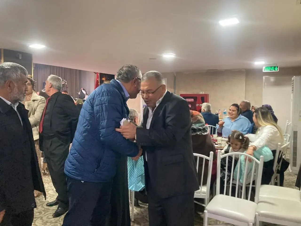 Şereflikoçhisar'da AK Parti İlçe Başkanı Levent Sarıkaya Düğün Törenine Katıldı Şereflikoçhisar'da AK Parti İlçe Başkanı Levent Sarıkaya Düğün Törenine Katıldı