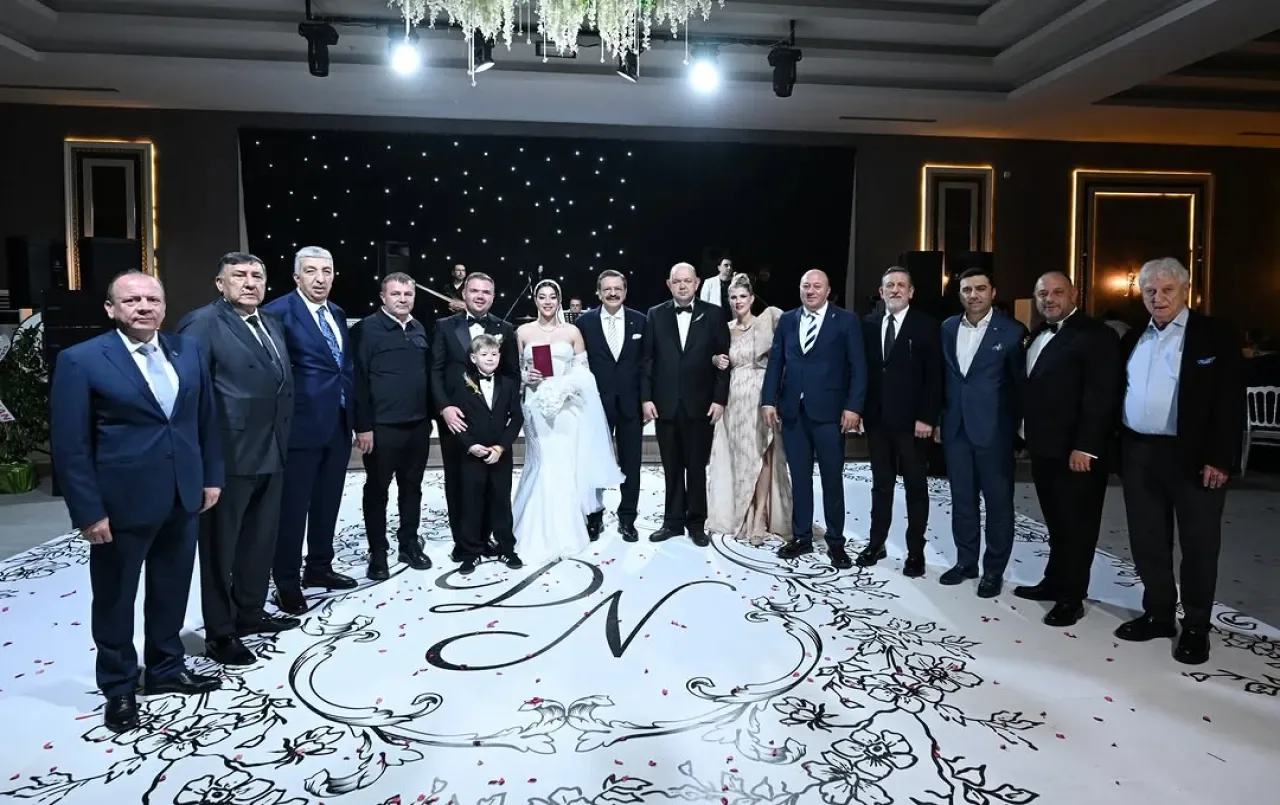 Bursa Ticaret Borsası Başkanı Özer Matlı, Karacabey'de Nikah Şahitliği Yaptı Bursa Ticaret Borsası Başkanı Özer Matlı, Karacabey'de Nikah Şahitliği Yaptı