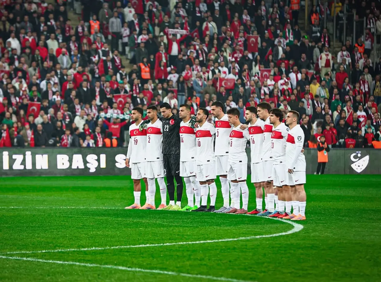 Antalyaspor'dan A Milli Takım'a Bulgaristan Maçı Sonrası Tebrik Antalyaspor'dan A Milli Takım'a Bulgaristan Maçı Sonrası Tebrik