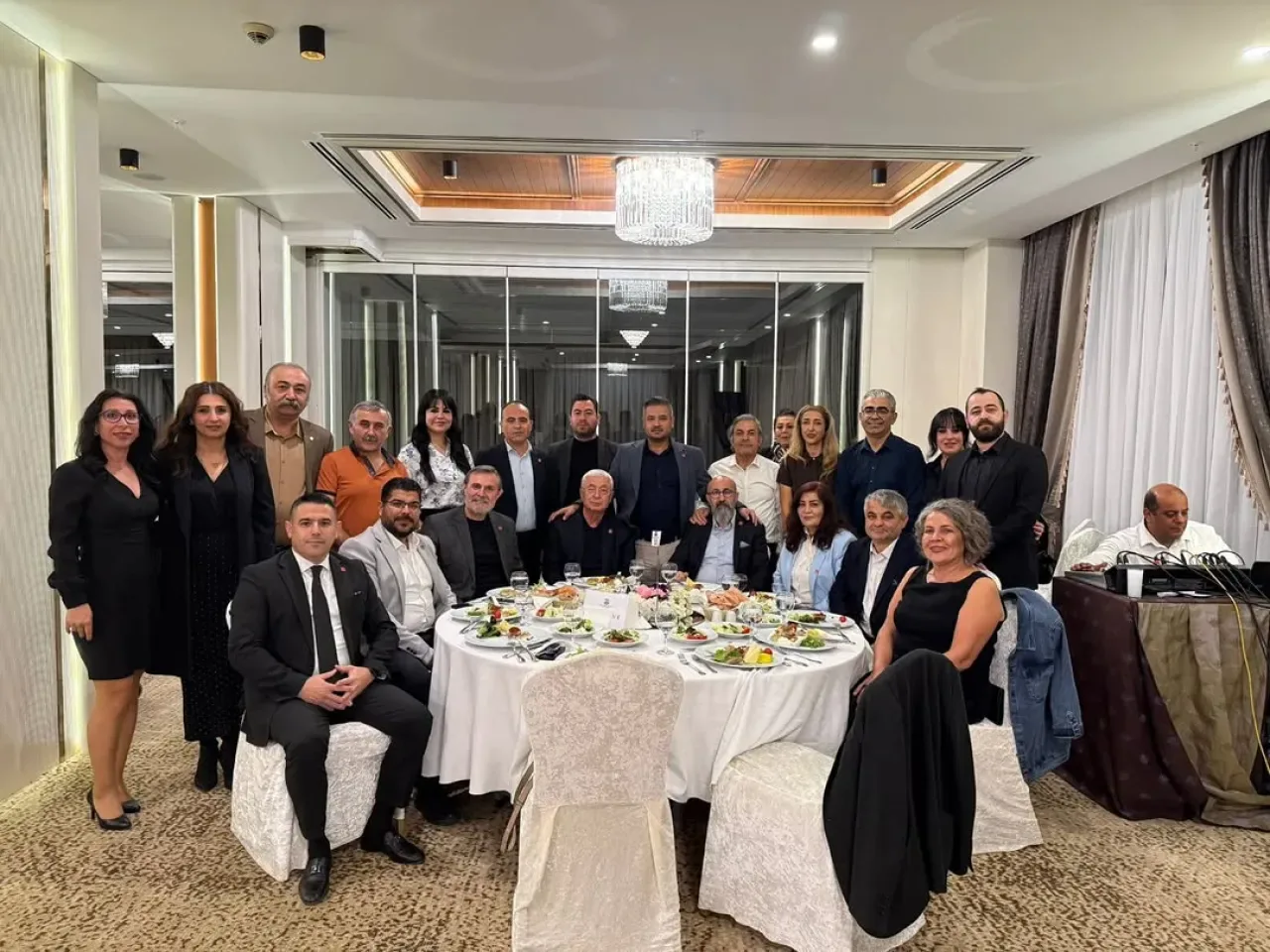 CHP Antalya İl Başkanı Nail Kamacı, Alevi Kültür Derneği'nin Burs Yemeğine Katıldı CHP Antalya İl Başkanı Nail Kamacı, Alevi Kültür Derneği'nin Burs Yemeğine Katıldı