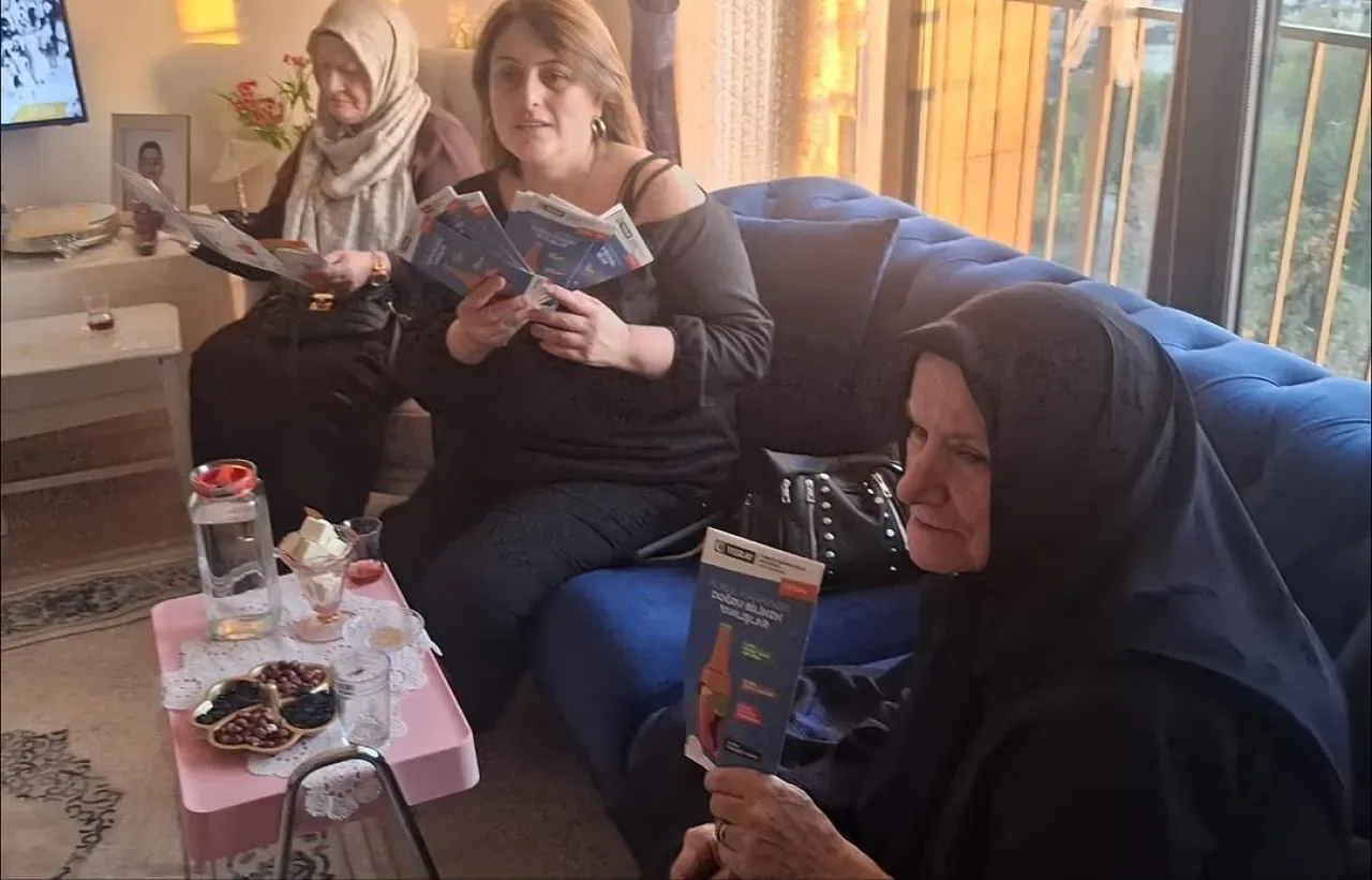 Yeşilay Eğitim Çalışmalarını Ev Ziyaretleriyle Sürdürüyor Yeşilay Eğitim Çalışmalarını Ev Ziyaretleriyle Sürdürüyor