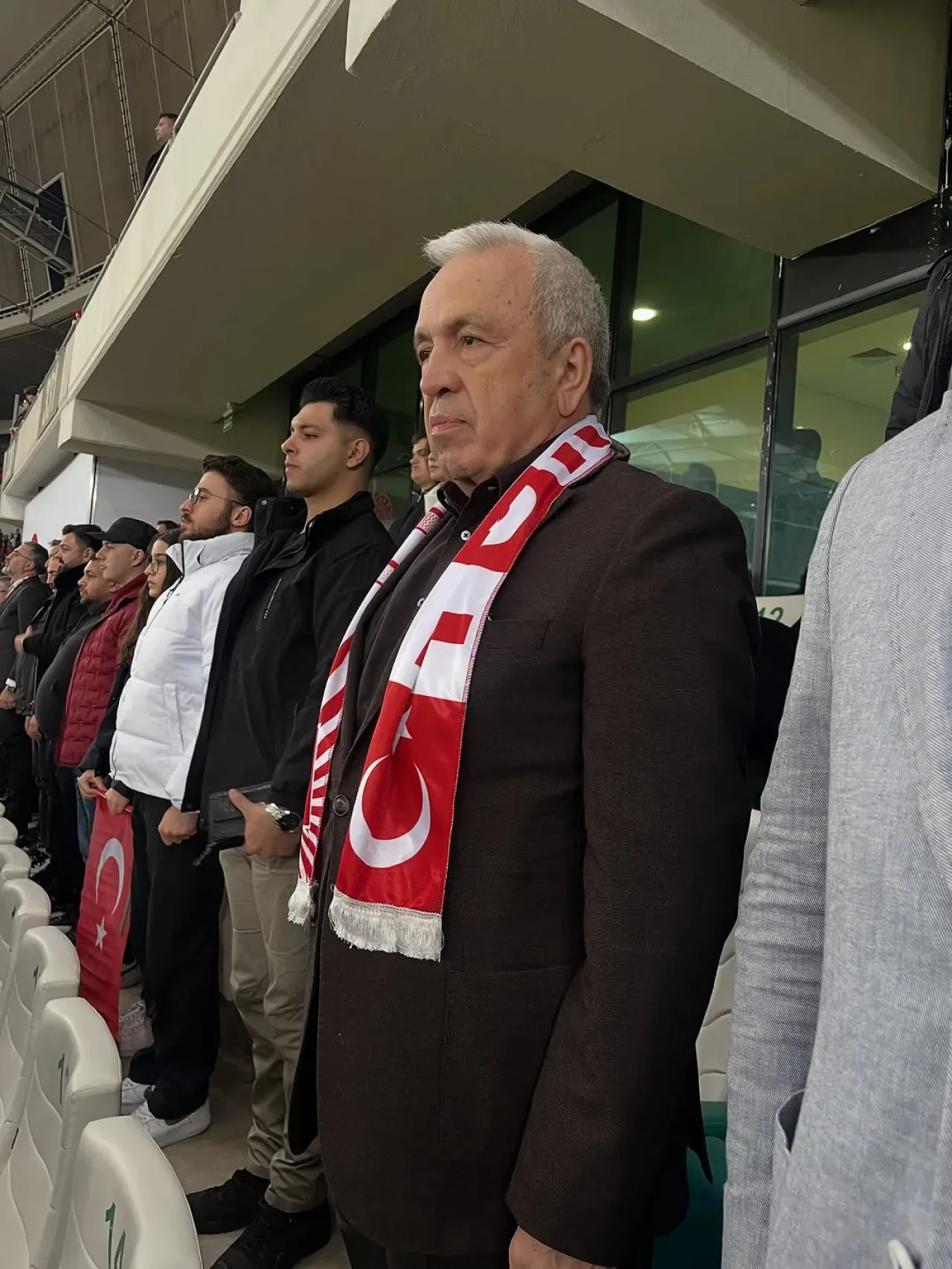 Bursa'da Spor Kompleksine Ziyaret: Başkan Özdemir'den Milli Takıma Destok Bursa'da Spor Kompleksine Ziyaret: Başkan Özdemir'den Milli Takıma Destok