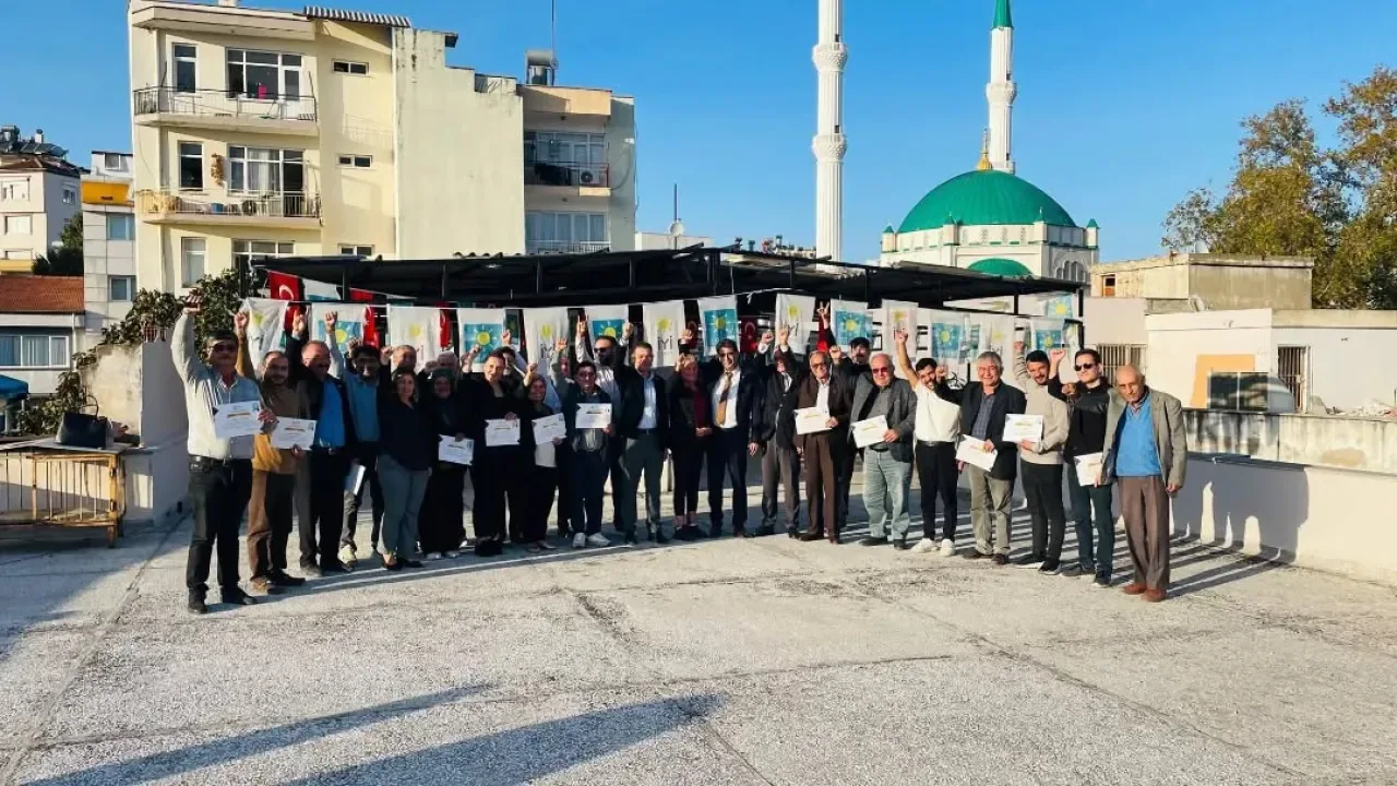 İYİ Parti Antalya İl Başkanı Ali Adnan Kaya, Serik'te Sertifika Töreni Gerçekleştirdi İYİ Parti Antalya İl Başkanı Ali Adnan Kaya, Serik'te Sertifika Töreni Gerçekleştirdi