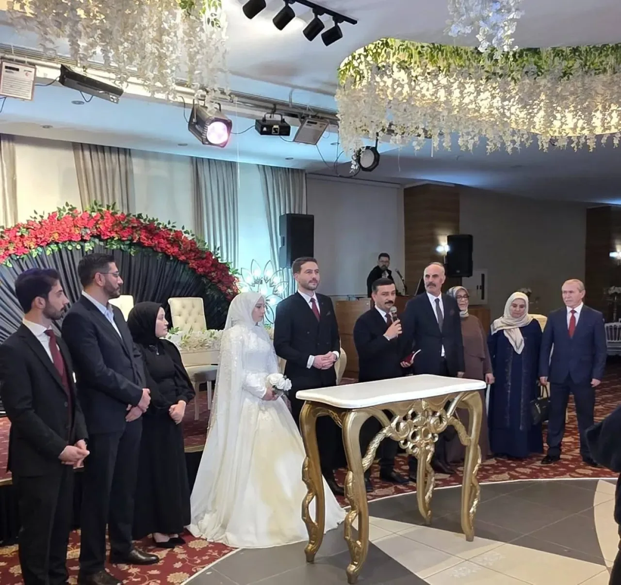 İYİ Partili Yüksel Selçuk Türkoğlu, Eğitimci Bir Ailenin Nikah Şahidi Oldu İYİ Partili Yüksel Selçuk Türkoğlu, Eğitimci Bir Ailenin Nikah Şahidi Oldu