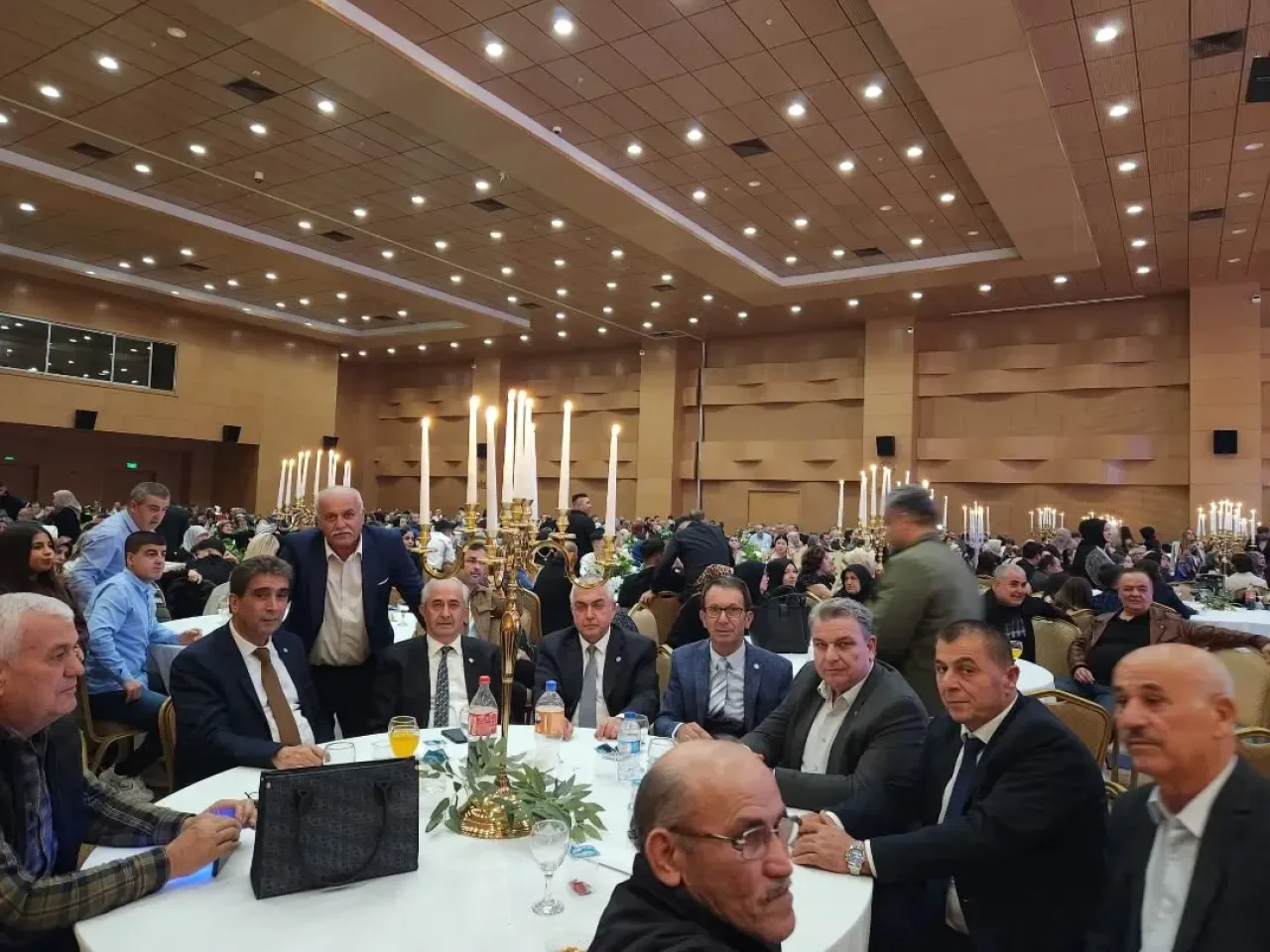 İYİ Parti'li Yöneticiler Katıldıkları Düğün Sonrası Genç Çifti Tebrik Etti İYİ Parti'li Yöneticiler Katıldıkları Düğün Sonrası Genç Çifti Tebrik Etti