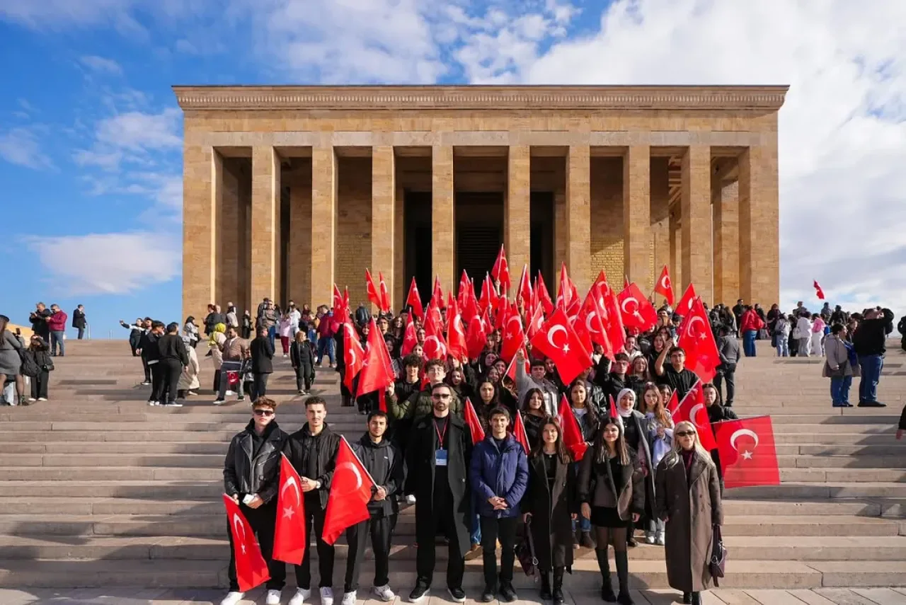Maltepe Belediyesi Cumhuriyet Eğitim Merkezi Öğrencileri Anıtkabir'de Maltepe Belediyesi Cumhuriyet Eğitim Merkezi Öğrencileri Anıtkabir'de