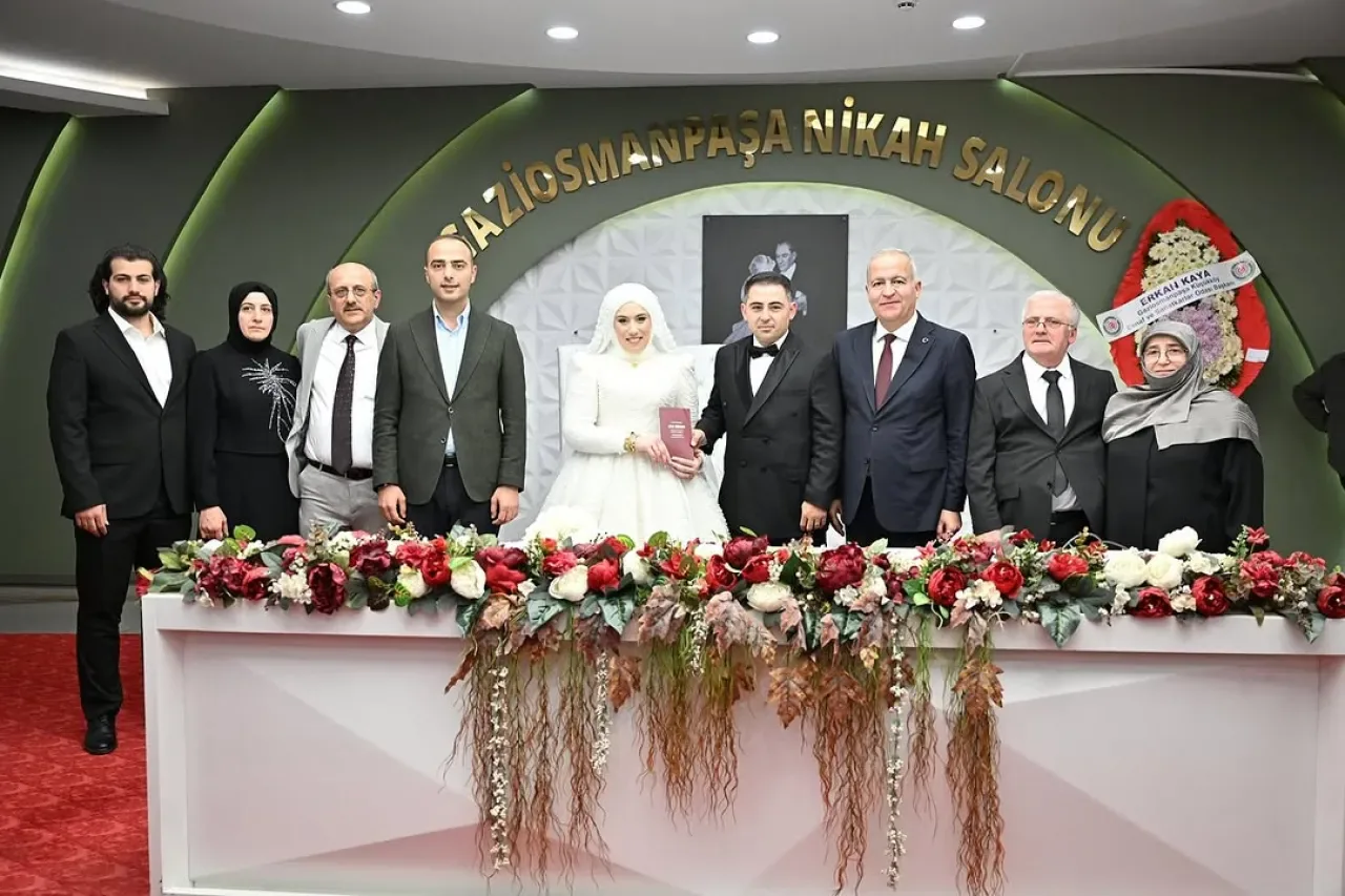 Gaziosmanpaşa'da Siyasi İş Birliğine Damga Veden Nikah Töreni Gaziosmanpaşa'da Siyasi İş Birliğine Damga Veden Nikah Töreni