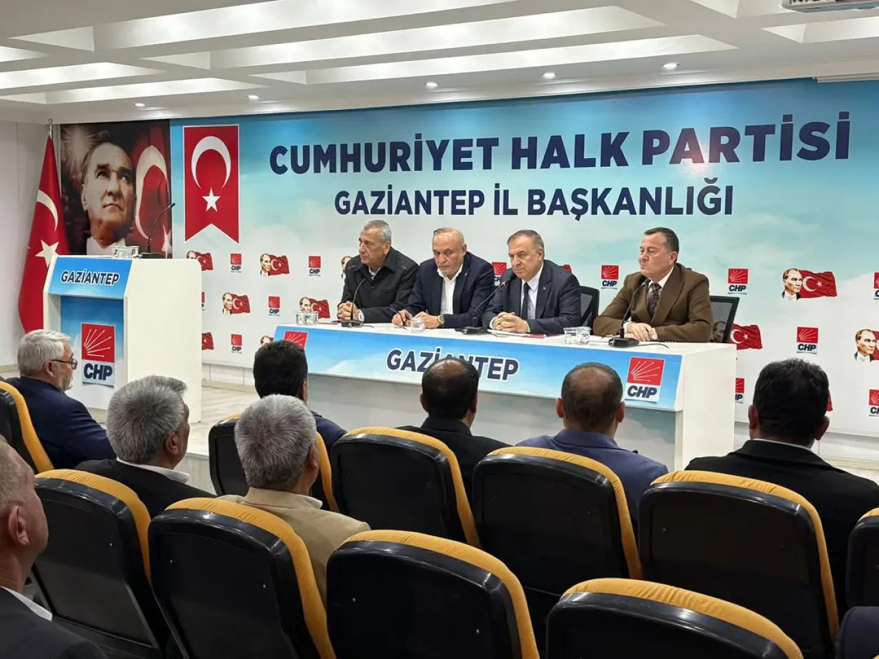 CHP'li İsimler Gaziantep'te Kapsamlı Değerlendirme Toplantısı Gerçekleştirdi CHP'li İsimler Gaziantep'te Kapsamlı Değerlendirme Toplantısı Gerçekleştirdi