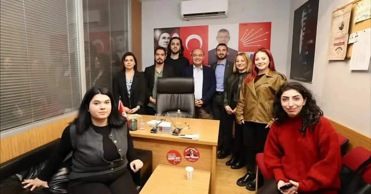 CHP'li Üst Düzey İsimler Küçükçekmece'de Partililerle Buluştu, Projeler Masaya Yatırıldı CHP'li Üst Düzey İsimler Küçükçekmece'de Partililerle Buluştu, Projeler Masaya Yatırıldı