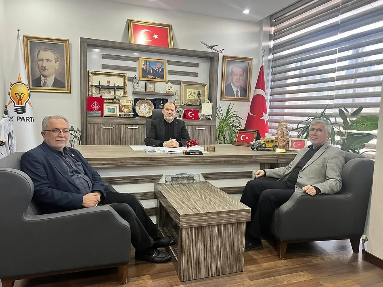 AK Parti Yenimahalle İlçe Başkanı Ekrem Yüce, Kızılay Yenimahalle Şube Başkanı'nı Ağırladı AK Parti Yenimahalle İlçe Başkanı Ekrem Yüce, Kızılay Yenimahalle Şube Başkanı'nı Ağırladı