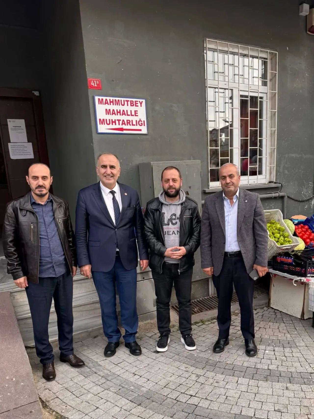 AK Parti Bağcılar İlçe Yönetimi'nden Mahalle Muhtarına Geçmiş Olsun Ziyareti AK Parti Bağcılar İlçe Yönetimi'nden Mahalle Muhtarına Geçmiş Olsun Ziyareti