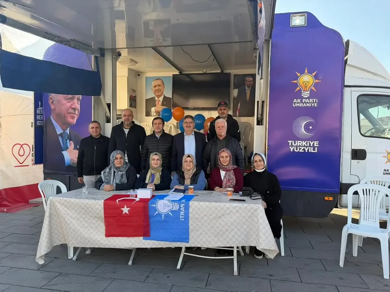 Ümraniye'de AK Parti Teşkilatı Vatandaşlarla Buluştu Ümraniye'de AK Parti Teşkilatı Vatandaşlarla Buluştu