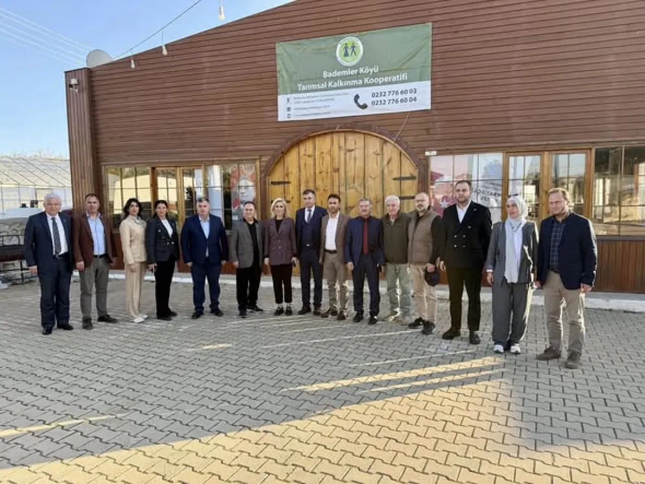 Şebnem Bursalı, Tahtacı Dernekleri Federasyonu'nu Ziyaret Etti Şebnem Bursalı, Tahtacı Dernekleri Federasyonu'nu Ziyaret Etti