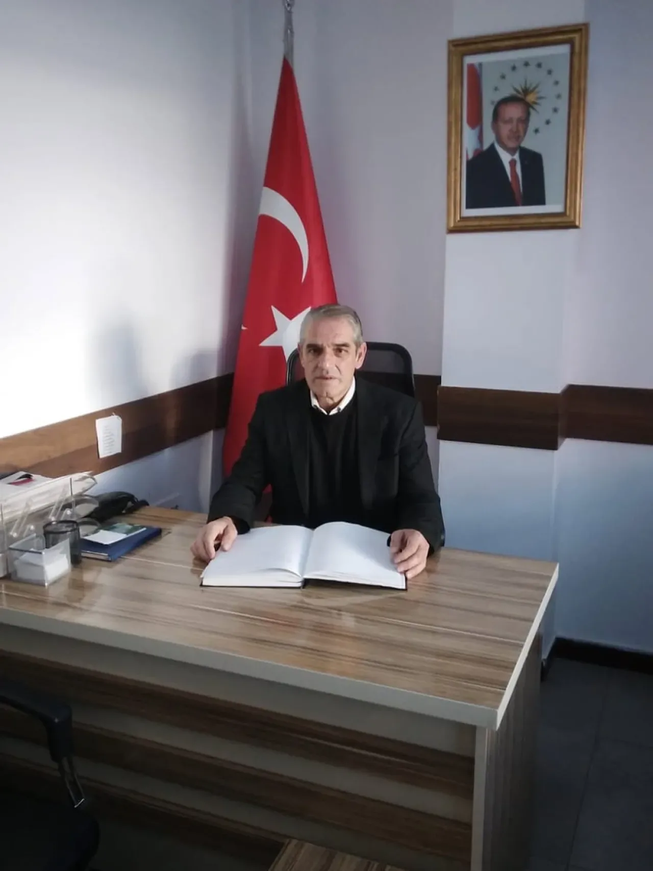 AK Parti Yenimahalle İlçe Başkanlığı'nın Nöbetçi Yönetim Kurulu Üyesi ve İletişim Bilgileri AK Parti Yenimahalle İlçe Başkanlığı'nın Nöbetçi Yönetim Kurulu Üyesi ve İletişim Bilgileri