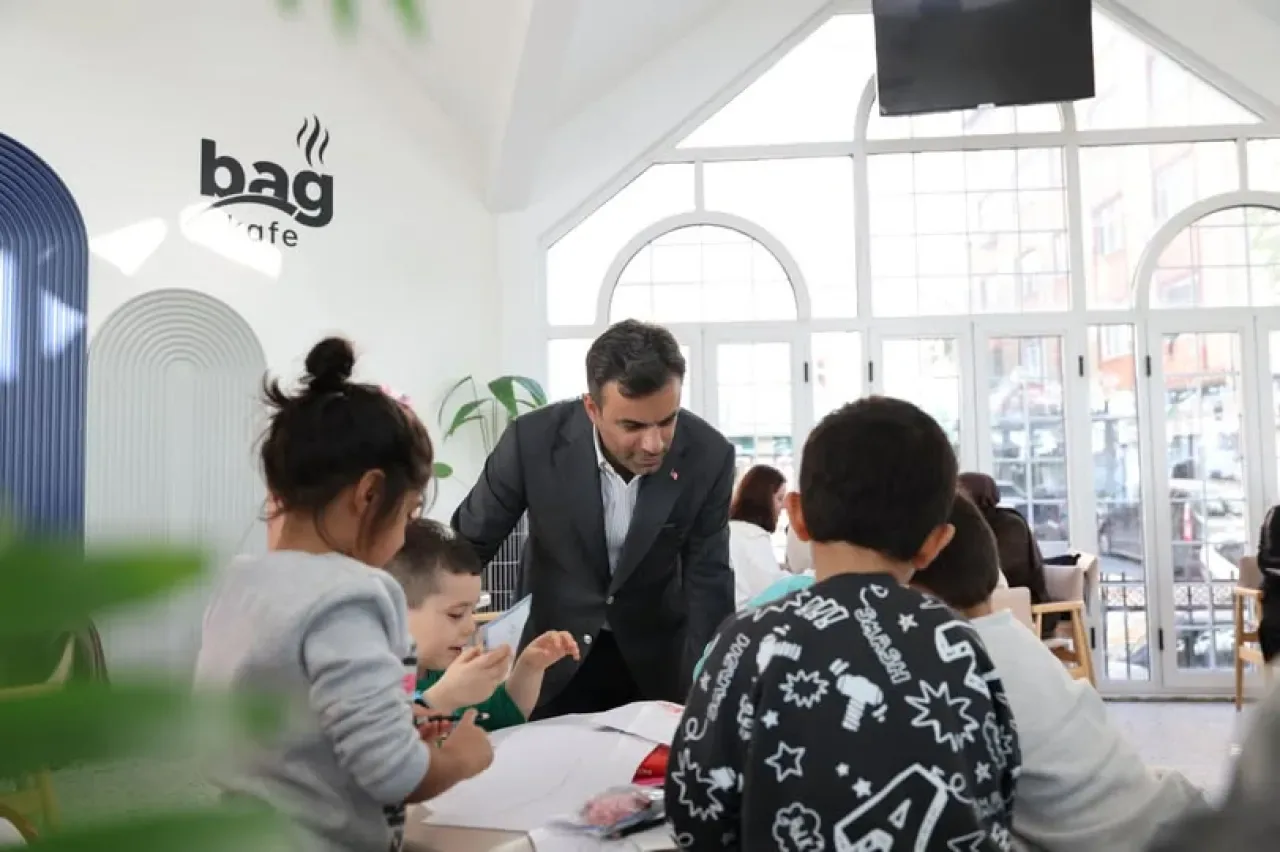 Bağcılar Belediyesi'nden Anlamlı Hafta Mesajı: "Küçük İyilikler Büyük Mutluluklara Dönüşsün" Bağcılar Belediyesi'nden Anlamlı Hafta Mesajı: "Küçük İyilikler Büyük Mutluluklara Dönüşsün"