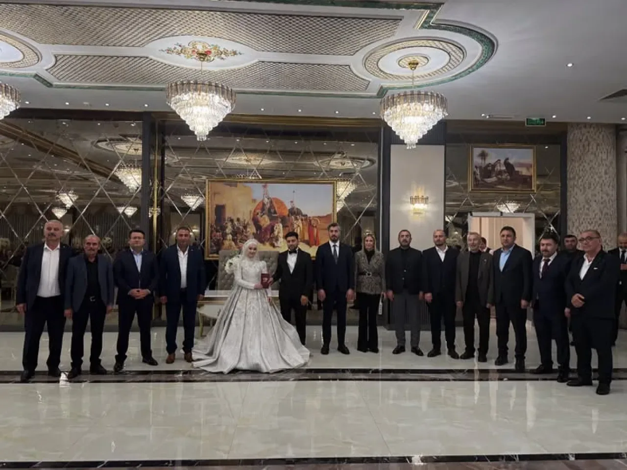 MHP'li Yöneticilerden Düğün Ziyareti MHP'li Yöneticilerden Düğün Ziyareti