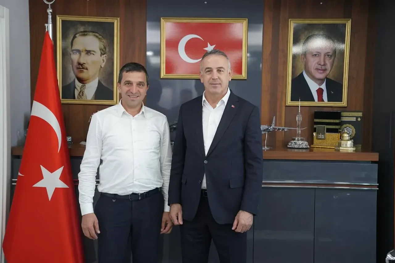 İstanbul'da Adalet ve Kalkındırma Partisi'nde Ziyaret İstanbul'da Adalet ve Kalkındırma Partisi'nde Ziyaret