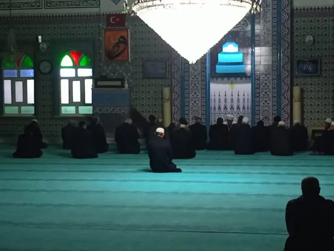 Karacabey'de Sabah Namazı Buluşması ve Çorba İkramı Gerçekleştirildi Karacabey'de Sabah Namazı Buluşması ve Çorba İkramı Gerçekleştirildi