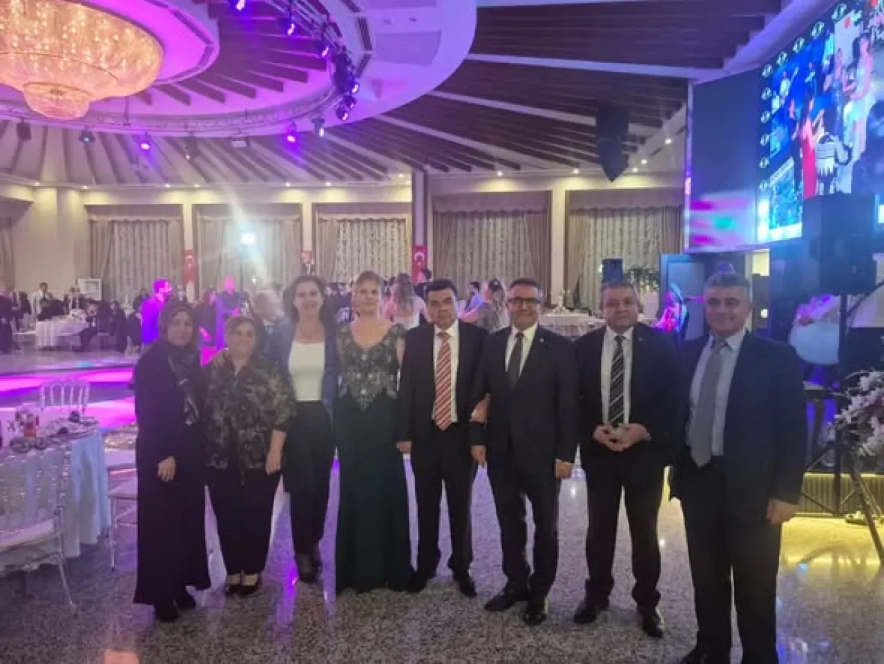 Keçiören İYİ Parti'den Genç Çift'e Mutluluk Ziyareti Keçiören İYİ Parti'den Genç Çift'e Mutluluk Ziyareti