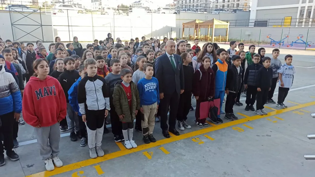Beylikdüzü'nde Okul Ziyareti: Eğitim Yöneticileri Öğrenci ve Öğretmenlerle Buluştu Beylikdüzü'nde Okul Ziyareti: Eğitim Yöneticileri Öğrenci ve Öğretmenlerle Buluştu