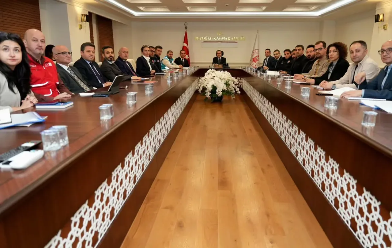 Beyoğlu'nda Afet Tatbikatı Hazırlık Toplantısı Gerçekleştirildi Beyoğlu'nda Afet Tatbikatı Hazırlık Toplantısı Gerçekleştirildi