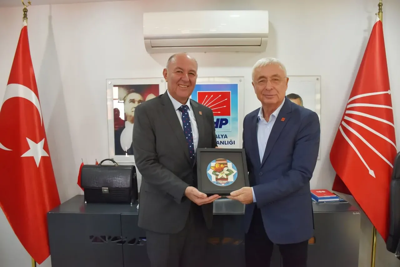 CHP Alanya İlçe Başkanı Bülent Kandemir'den Antalya İl Başkanı Nail Kamacı'ya Hayırlı Olsun Ziyareti CHP Alanya İlçe Başkanı Bülent Kandemir'den Antalya İl Başkanı Nail Kamacı'ya Hayırlı Olsun Ziyareti