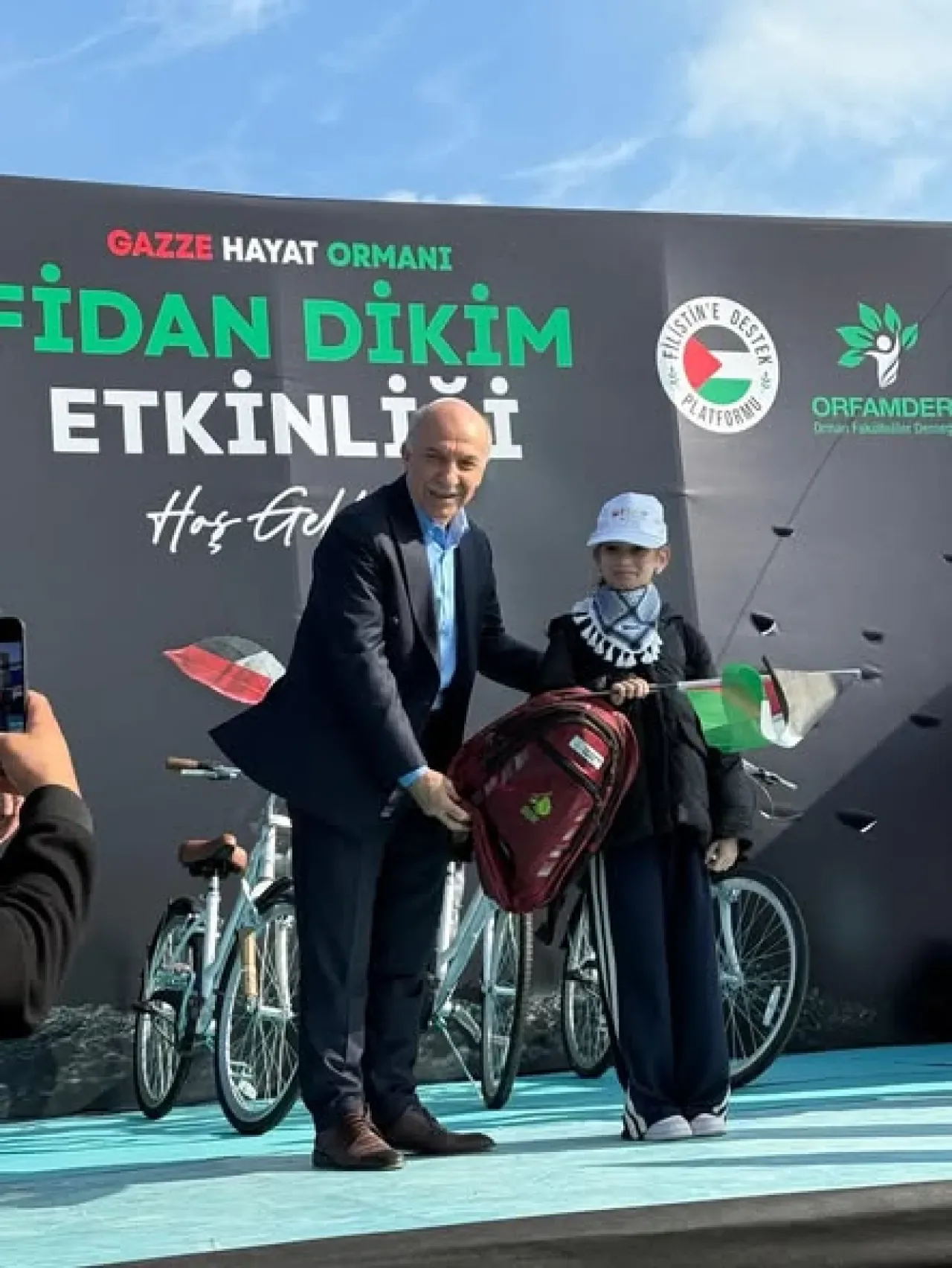 İstanbul 2 Nolu Barosu'ndan Gazze İçin Anlamlı Fidan Dikim Etkinliği İstanbul 2 Nolu Barosu'ndan Gazze İçin Anlamlı Fidan Dikim Etkinliği