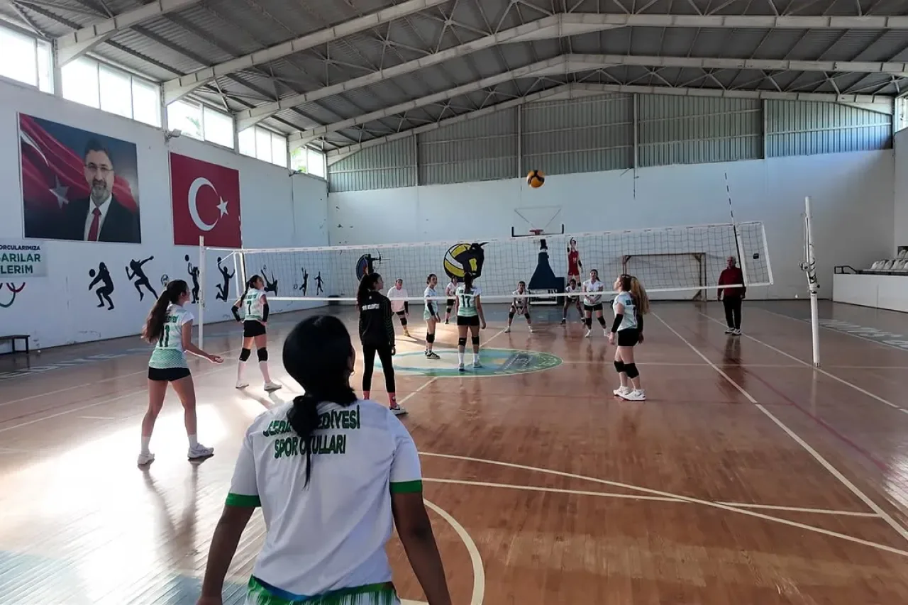 Serik Belediyespor U 16 Kız Voleybol Takımı Antalya Gelişim Ligi'ne Hazırlanıyor Serik Belediyespor U 16 Kız Voleybol Takımı Antalya Gelişim Ligi'ne Hazırlanıyor